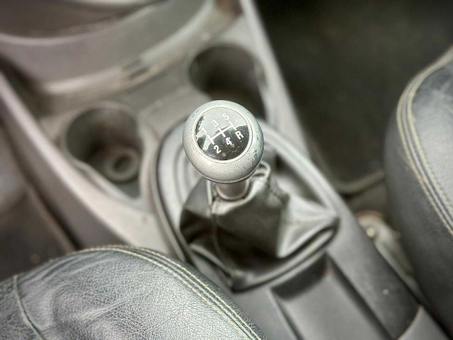 Ford focus 1.6 16v futura, 79-pg-nv - afbeelding 13 van  14