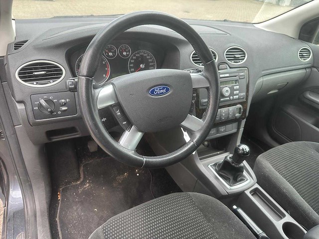 Ford focus 1.6-16v ghia 62-td-jb - afbeelding 1 van  10