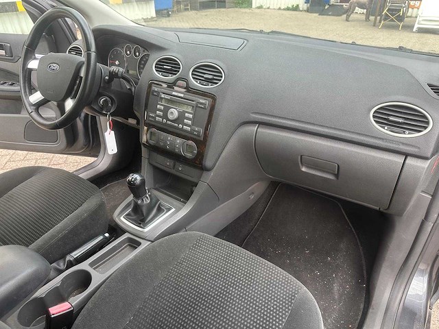 Ford focus 1.6-16v ghia 62-td-jb - afbeelding 7 van  10