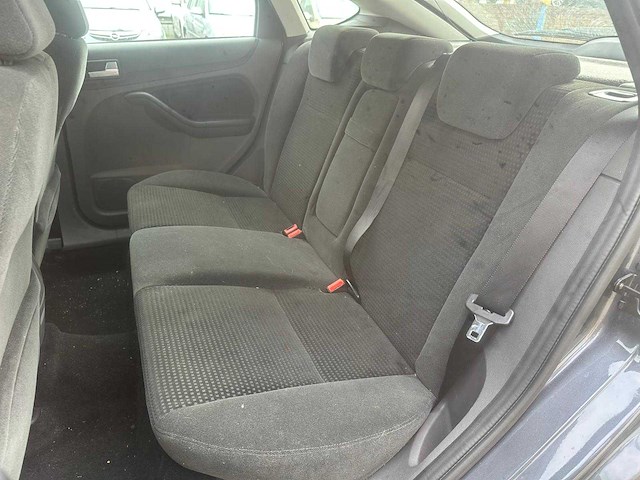 Ford focus 1.6-16v ghia 62-td-jb - afbeelding 8 van  10