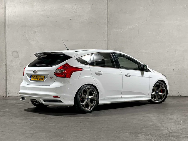 Ford focus 2.0 ecoboost st-2 250pk 2013, g-282-bn - afbeelding 2 van  52