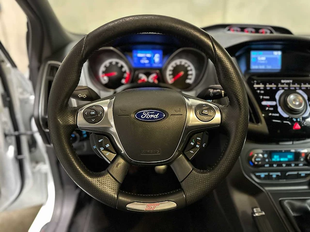 Ford focus 2.0 ecoboost st-2 250pk 2013, g-282-bn - afbeelding 9 van  52
