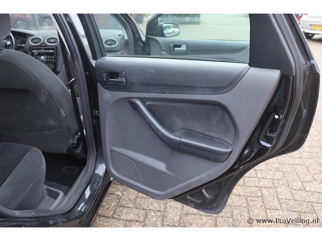 Ford focus ghia stationwagen | benzine | kenteken: 46-rz-ft - afbeelding 8 van  30