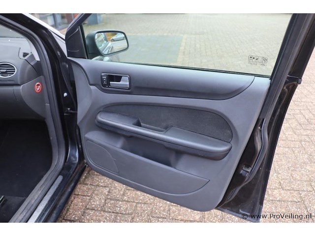 Ford focus ghia stationwagen | benzine | kenteken: 46-rzf-t - afbeelding 5 van  30