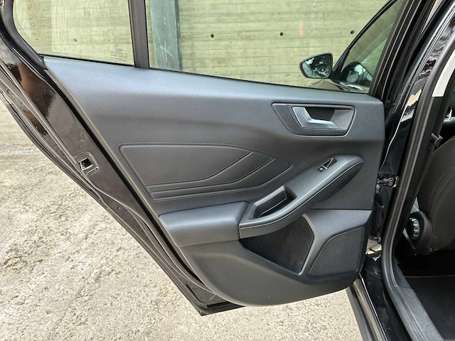 Ford focus wagon 1.0 ecoboost st line business 123pk 2019, t-876-hj - afbeelding 31 van  46