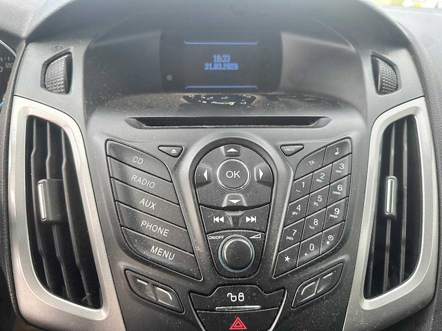 Ford focus wagon 1.0 ecoboost titanium; zr-021-f - afbeelding 13 van  17