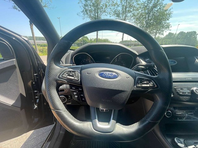 Ford focus wagon 1.5 titanium st line | l-068-bt i - afbeelding 4 van  6