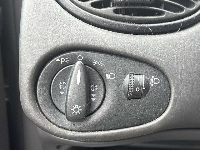 Ford focus wagon 1.6-16v futura 2004 | 04-pp-kh - afbeelding 3 van  23