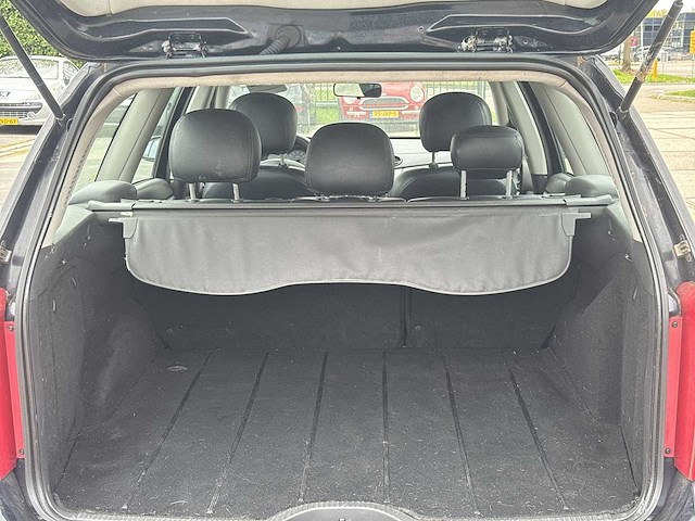 Ford focus wagon 1.6-16v futura 2004 | 04-pp-kh - afbeelding 14 van  23