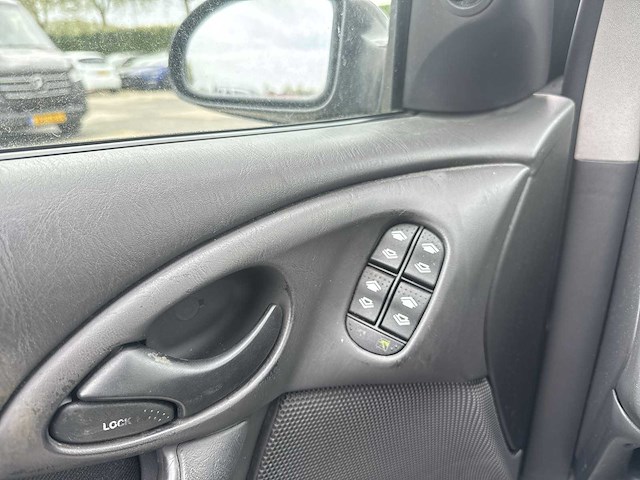 Ford focus wagon 1.6-16v futura 2004 | 04-pp-kh - afbeelding 2 van  13