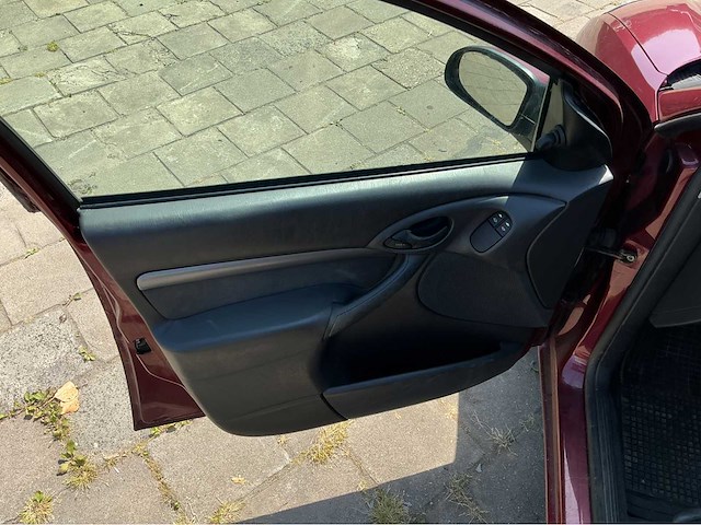 Ford focus wagon 1.6-16v trend 52-fb-vt - afbeelding 24 van  27