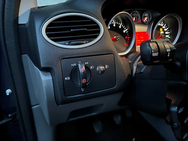 Ford focus wagon 1.6 comfort 101pk 2012, 01-szv-4 - afbeelding 10 van  37