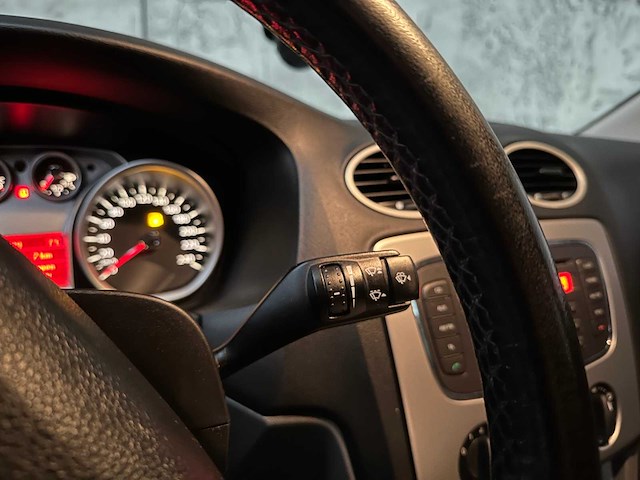 Ford focus wagon 1.6 comfort 101pk 2012, 01-szv-4 - afbeelding 15 van  37