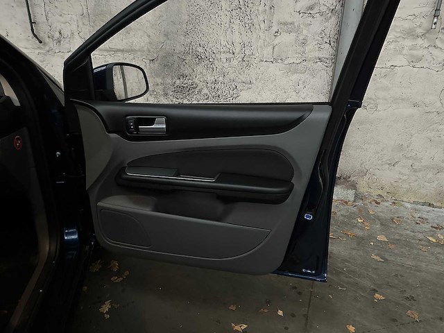 Ford focus wagon 1.6 comfort 101pk 2012, 01-szv-4 - afbeelding 28 van  37