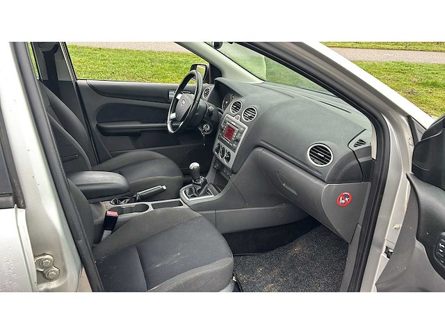 Ford focus wagon 1.8-16v ambiente flexifuel 2008 | 11-zd-dk i - afbeelding 2 van  11
