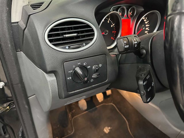Ford focus wagon 1.8 limited flex.f. 123pk 2011, 96-nzr-8 - afbeelding 18 van  37