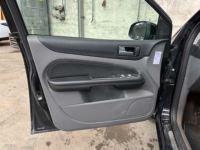 Ford focus wagon 1.8 limited flex.f. 123pk 2011, 96-nzr-8 - afbeelding 27 van  37