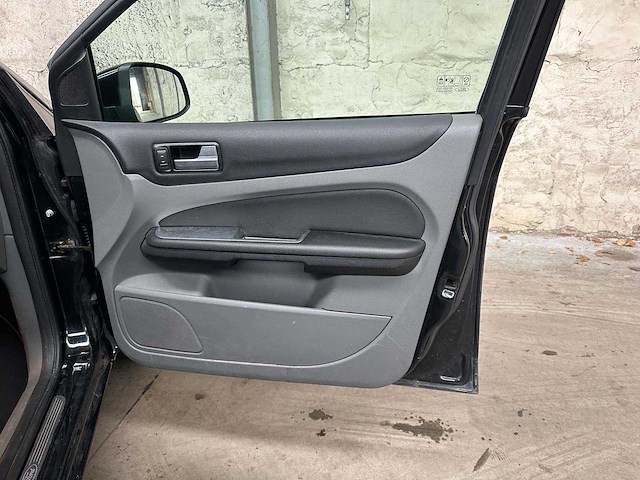 Ford focus wagon 1.8 limited flex.f. 123pk 2011, 96-nzr-8 - afbeelding 34 van  37