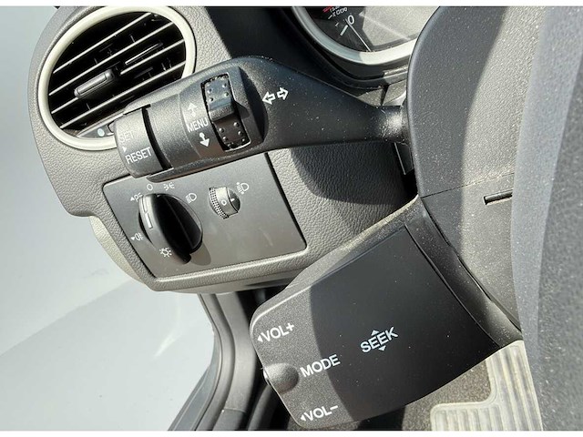 Ford focus wagon 1.8 trend flexi fuel | rt-931-j i - afbeelding 2 van  18