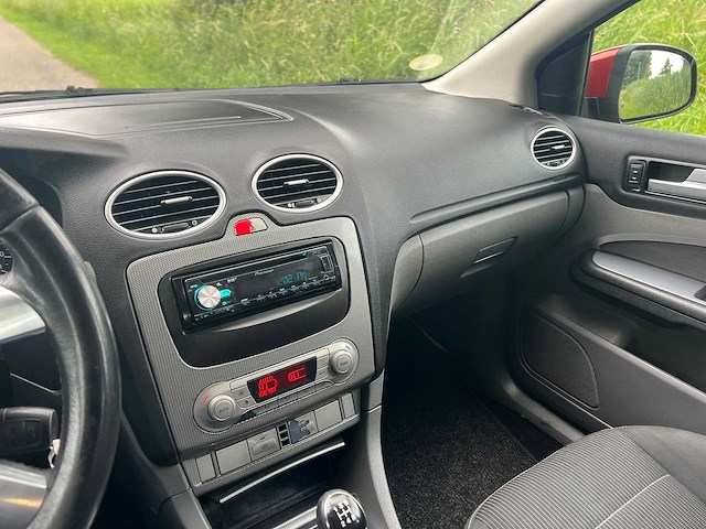 Ford focus wagon 2.0 titanium , 04-gkf-5 - afbeelding 14 van  22