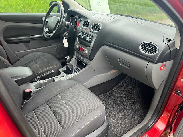 Ford focus wagon 2.0 titanium , 04-gkf-5 - afbeelding 20 van  22