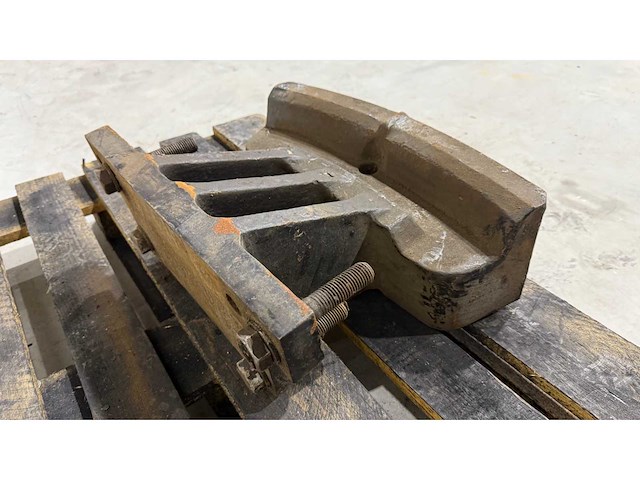 Ford frontgewicht houder - afbeelding 1 van  6