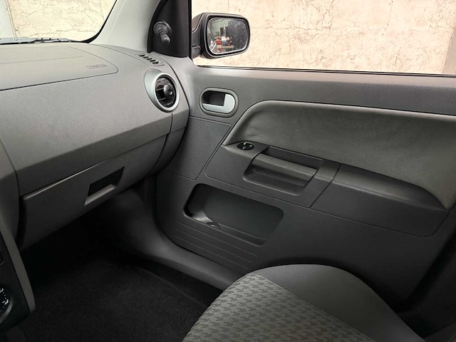 Ford fusion 1.4 16v trend 79pk 2003, 59-lt-jg - afbeelding 16 van  45