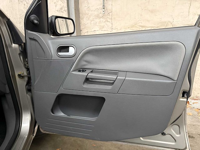 Ford fusion 1.4 16v trend 79pk 2003, 59-lt-jg - afbeelding 27 van  45