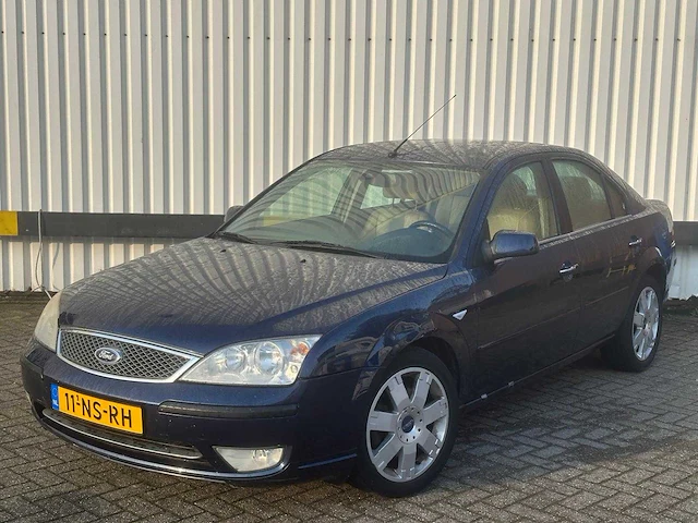 Ford mondeo 2.0-16v ghia exec., 11-ns-rh - afbeelding 1 van  15