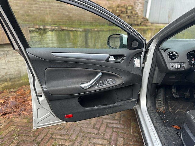 Ford mondeo wagon 2.0 tdci trend 116pk 2011, 85-pbb-8 - afbeelding 8 van  35