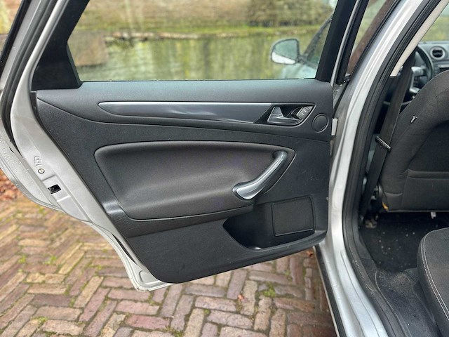 Ford mondeo wagon 2.0 tdci trend 116pk 2011, 85-pbb-8 - afbeelding 13 van  35