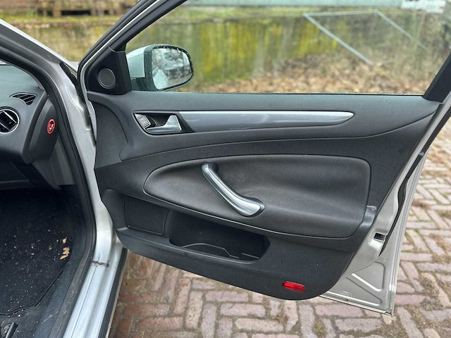 Ford mondeo wagon 2.0 tdci trend 116pk 2011, 85-pbb-8 - afbeelding 18 van  35