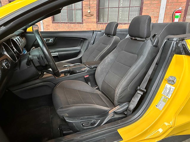 Ford mustang 3.7 v6 300pk 2014 cabriolet - afbeelding 28 van  37