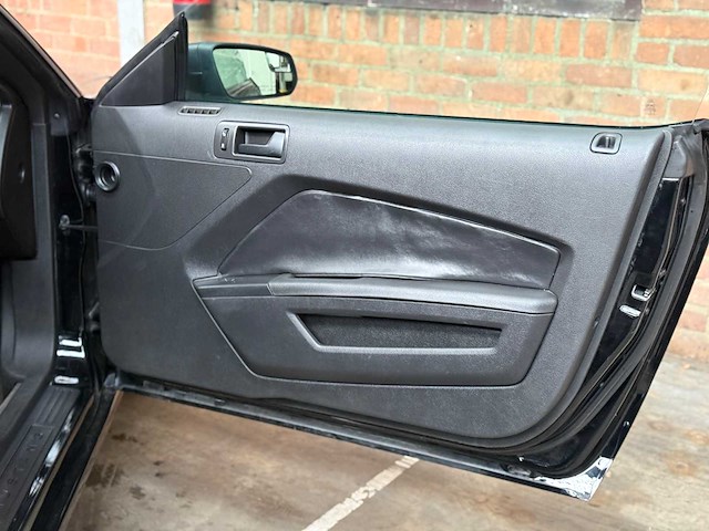 Ford mustang 3.7 v6 305pk 2012 coupe -handgeschakeld- - afbeelding 31 van  43