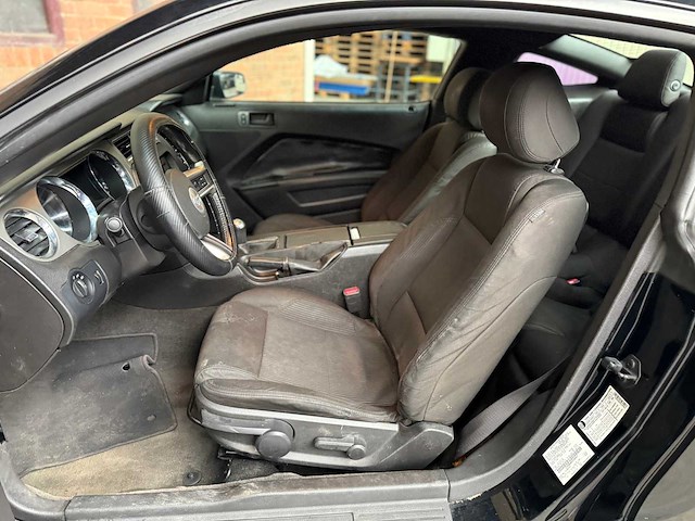 Ford mustang 3.7 v6 305pk 2012 coupe -handgeschakeld- - afbeelding 21 van  36