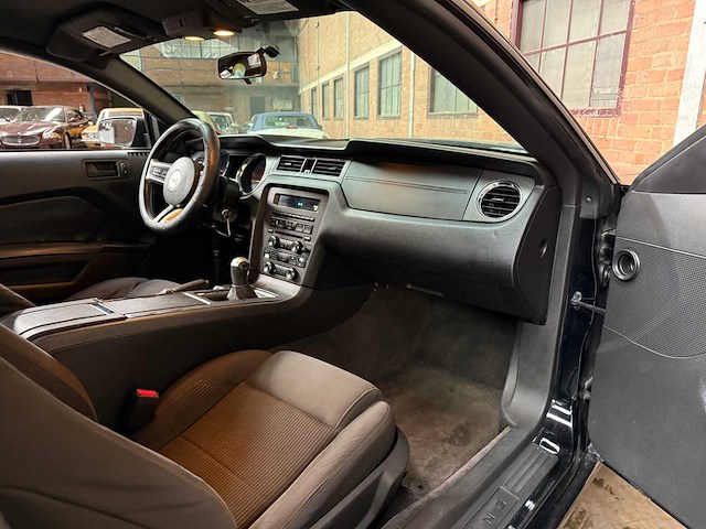 Ford mustang 3.7 v6 305pk 2012 coupe -handgeschakeld- - afbeelding 31 van  36