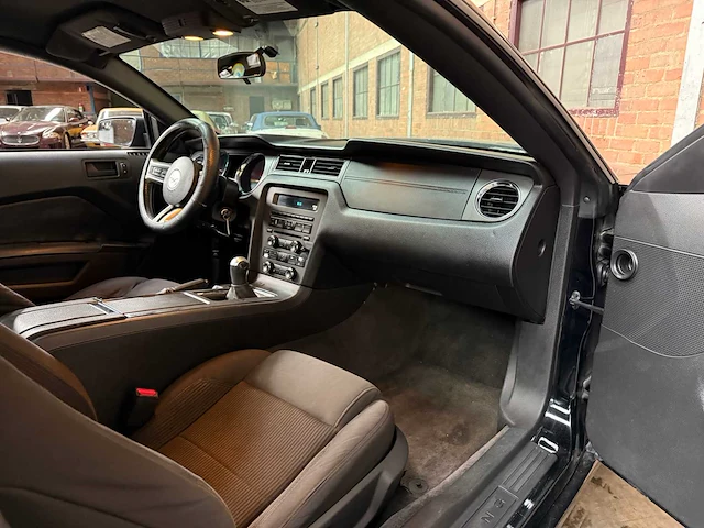 Ford mustang 3.7 v6 305pk 2012 coupe -handgeschakeld- - afbeelding 36 van  43