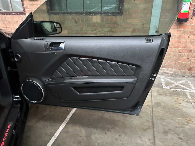 Ford mustang 3.7 v6 305pk 2013 coupe - afbeelding 21 van  33