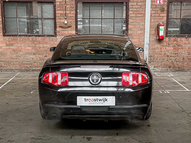 Ford mustang 3.7 v6 305pk 2013 coupe - afbeelding 2 van  35