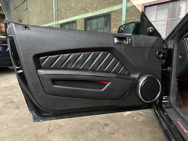 Ford mustang 3.7 v6 305pk 2013 coupe - afbeelding 20 van  35