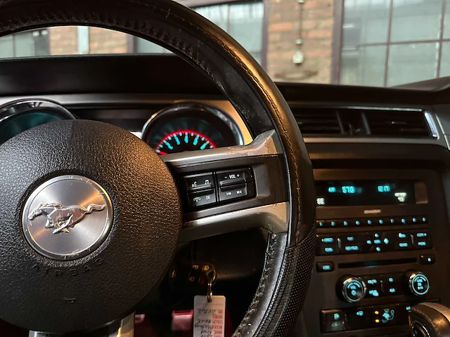 Ford mustang 3.7 v6 305pk 2013 coupe - afbeelding 14 van  35