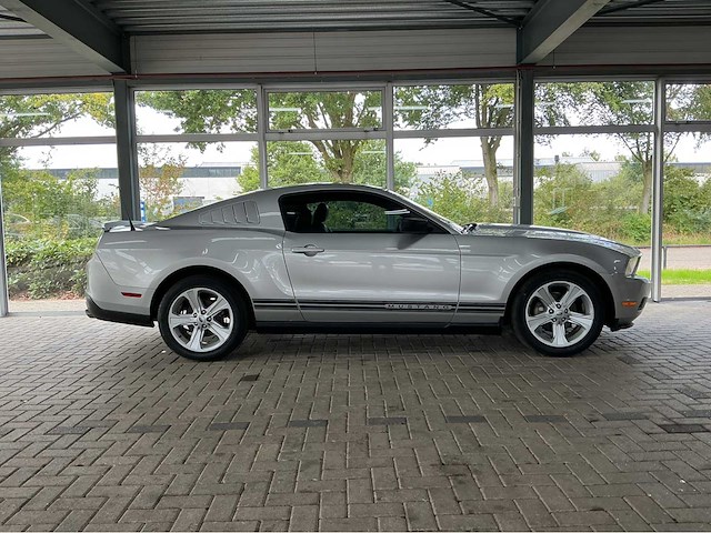 Ford mustang coupé | 4.0 v6 210 pk | 2010 | youngtimer | brilliant silver metallic | led-achterlichten | marge auto - afbeelding 2 van  28