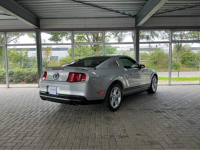 Ford mustang coupé | 4.0 v6 210 pk | 2010 | youngtimer | brilliant silver metallic | led-achterlichten | marge auto - afbeelding 26 van  28