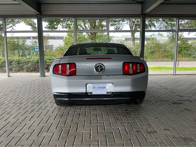Ford mustang coupé | 4.0 v6 210 pk | 2010 | youngtimer | brilliant silver metallic | led-achterlichten | marge auto - afbeelding 27 van  28
