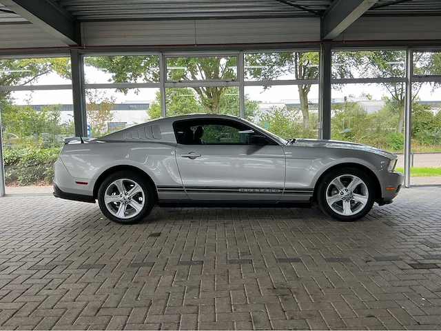 Ford mustang coupé | 4.0 v6 210 pk | 2010 | youngtimer | brilliant silver metallic | led-achterlichten | marge auto - afbeelding 2 van  28