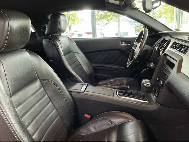 Ford mustang coupé | 4.0 v6 210 pk | 2010 | youngtimer | brilliant silver metallic | led-achterlichten | marge auto - afbeelding 10 van  28