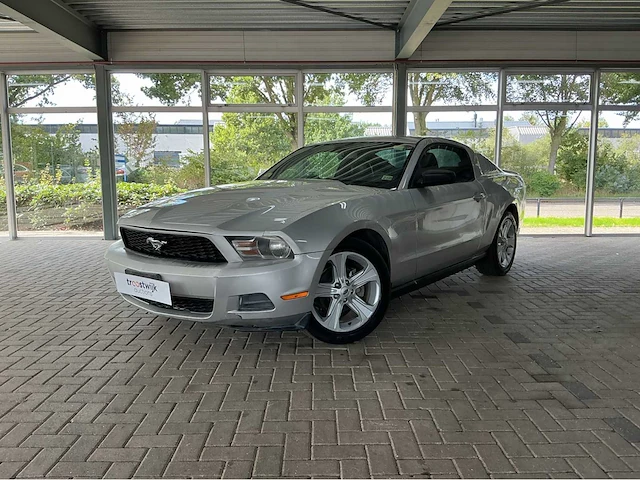 Ford mustang coupé | 4.0 v6 210 pk | 2010 | youngtimer | brilliant silver metallic | led-achterlichten | marge auto - afbeelding 1 van  28