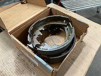 Ford set brake shoes - afbeelding 1 van  4