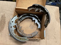 Ford set brake shoes - afbeelding 2 van  4