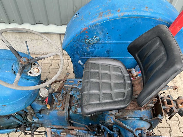 Ford super dexta oldtimer tractor - afbeelding 13 van  15